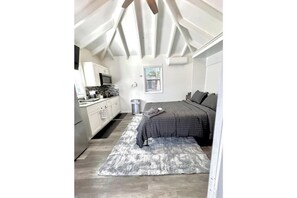 6 habitaciones, tabla de planchar con plancha, wifi y ropa de cama 