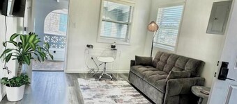 Cozy 6- Bedroom in the heart of Frederiksted