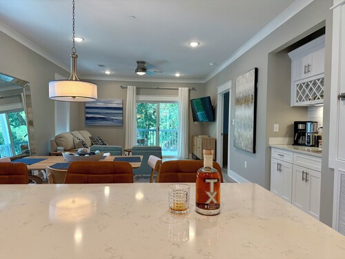 Upstairs Newly Built Condo at Diamondhead Country Club - Walk to the Clubhouse