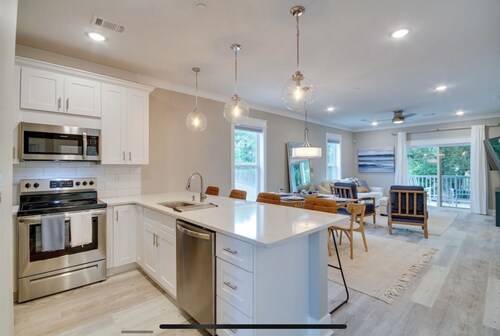 Upstairs Newly Built Condo at Diamondhead Country Club - Walk to the Clubhouse