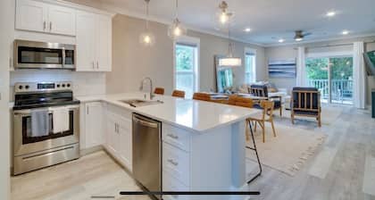 Upstairs Newly Built Condo at Diamondhead Country Club - Walk to the Clubhouse