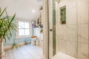 Shower, toilet paper