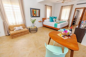 1 slaapkamer, een strijkplank/strijkijzer, internet, beddengoed