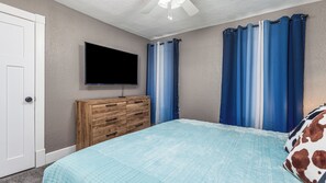 5 bedrooms, iron/ironing board, WiFi, bed sheets