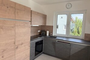 Fridge, stovetop, dishwasher, coffee/tea maker