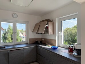 Kühlschrank, Herdplatte, Geschirrspüler