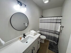 Handtücher, Seife, Toilettenpapier