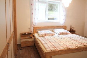 2 bedrooms, iron/ironing board, free WiFi, bed sheets - FW Elia in Eldingen - at the southern gate of the Lüneburg Heath, dogs travel free of charge (Eldingen)