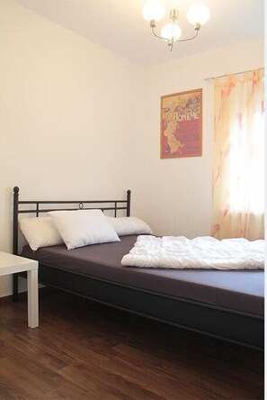 2 bedrooms, iron/ironing board, free WiFi, bed sheets