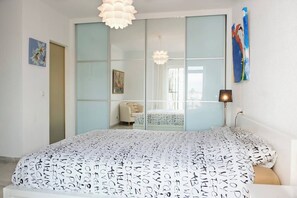 2 bedrooms, iron/ironing board, free WiFi, bed sheets