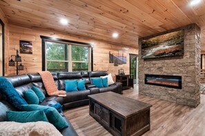 TV connectée, cheminée, jeux vidéo