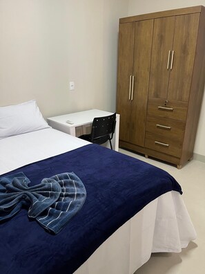 Ferros/tábuas de passar roupa, Wi-Fi, roupa de cama