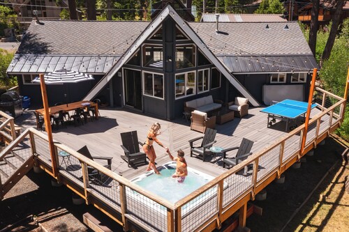 4BR Tahoe Cabin w/ Hot Tub, BBQ & Ping Pong Next to Lake & Paige Meadows Trails