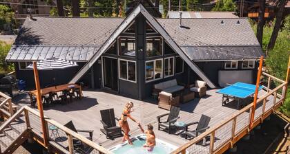4BR Tahoe Cabin w/ Hot Tub, BBQ & Ping Pong Next to Lake & Paige Meadows Trails