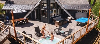 4BR Tahoe Cabin w/ Hot Tub, BBQ & Ping Pong Next to Lake & Paige Meadows Trails