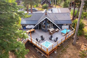 A house with a deck, outdoor seating, a hot tub, and a ping pong table. - 4BR Tahoe Cabin w/ Hot Tub, BBQ & Ping Pong Next to Lake & Paige Meadows Trails (Tahoe City)