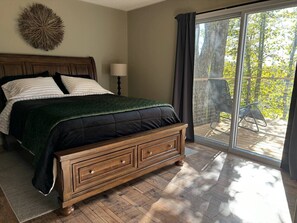 2 bedrooms, desk, travel crib, free WiFi