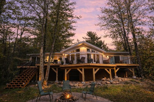 Peaceful Year-Round Lakefront Getaway Nickel Lake