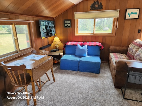 Cabin in wooded setting, safe, charming, Thumb Lake, Snowmobile, icefish, Boyne