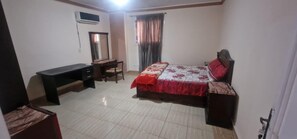 4 bedrooms, bed sheets