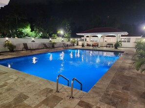 Outdoor pool, open 7:00 AM to 7:00 PM, free cabanas, sun loungers - Ideal Executive Suites (Georgetown)