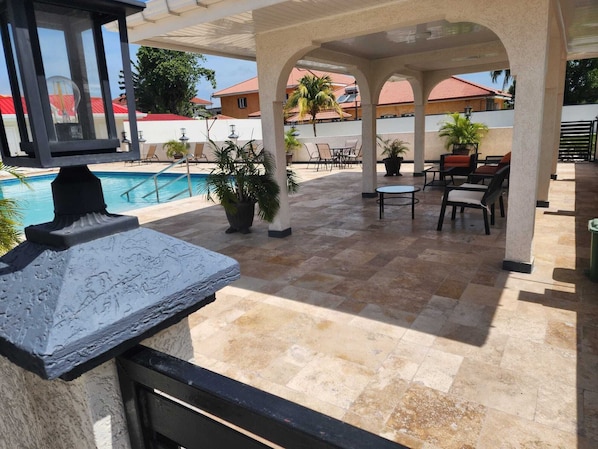 Outdoor pool, open 7:00 AM to 7:00 PM, free cabanas, sun loungers - Ideal Executive Suites (Georgetown)