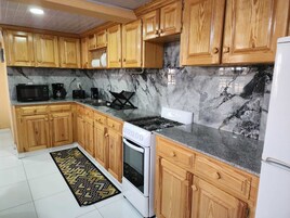 Luxury Apartment, 3 Bedrooms, Patio, Courtyard View | Private kitchen | Full-size fridge, microwave, oven, stovetop