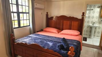 Individually furnished, iron/ironing board, free WiFi, bed sheets