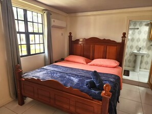 Individually furnished, iron/ironing board, free WiFi, bed sheets