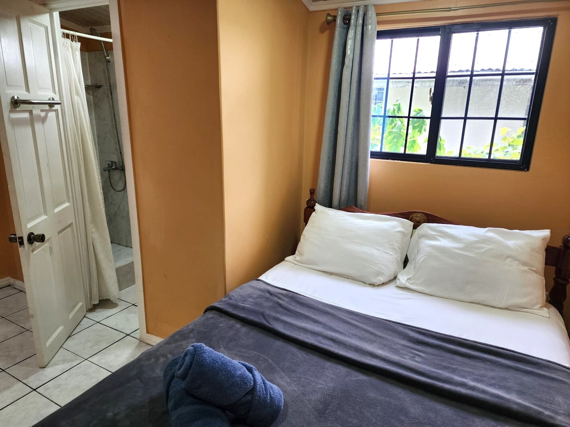 Ameublement personnalisé, fer et planche à repasser, Wi-Fi gratuit