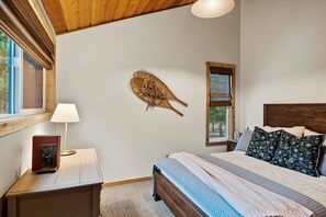 Iron/ironing board, Internet, bed sheets