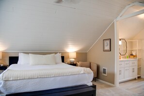 3 bedrooms, desk, iron/ironing board, travel cot