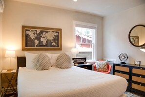 3 bedrooms, desk, iron/ironing board, travel cot