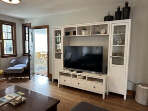 Televisión y chimenea