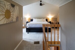 3 bedrooms, desk, iron/ironing board, travel crib