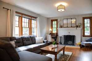 Televisión y chimenea