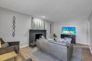 Smart TV, fireplace