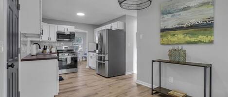 Refrigerador, microondas, horno y lavavajillas