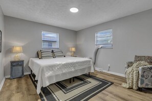 4 bedrooms, iron/ironing board, WiFi