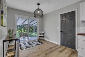 Interior - Columbus Central Cottage (Columbus)