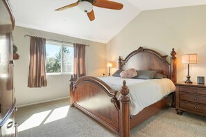 4 Schlafzimmer, Schreibtisch, Bügeleisen/Bügelbrett, Reisekinderbett