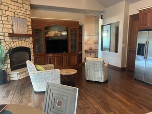 Interior - Romanic Getaway! River Front Property with View of the Columbia River (Pasco)