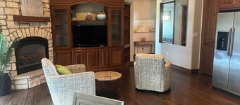 Romanic Getaway! River Front Property with View of the Columbia River