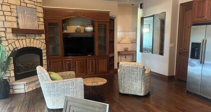 Romanic Getaway! River Front Property with View of the Columbia River