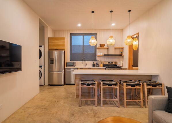 Refrigerador, horno, parrilla de estufa y lavavajillas