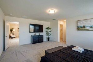 5 bedrooms, WiFi, bed sheets