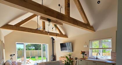 Vine Cottage - Luxury Eco Retreat with Wood-Fired Hot Tub