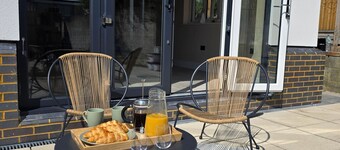 Luxury Eco Cottage with Garden & EV Charger in East Sussex