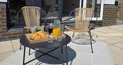 Luxury Eco Cottage with Garden & EV Charger in East Sussex