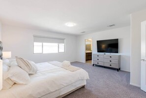5 bedrooms, iron/ironing board, WiFi, bed sheets